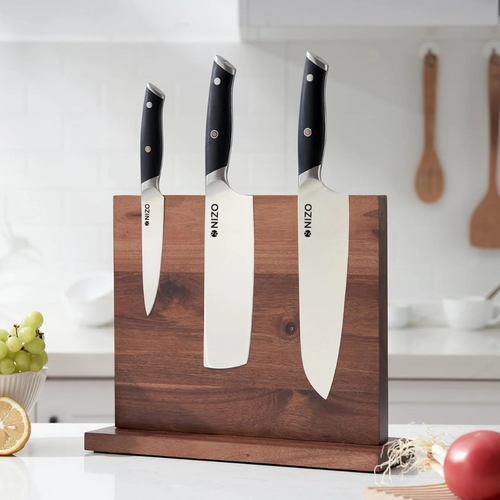 Dvipusis magnetinis Nizo peilių stovas iš natūralios akacijos medienos su trijų virtuvinių peilių komplektu – stilingas ir funkcionalus virtuvės sprendimas